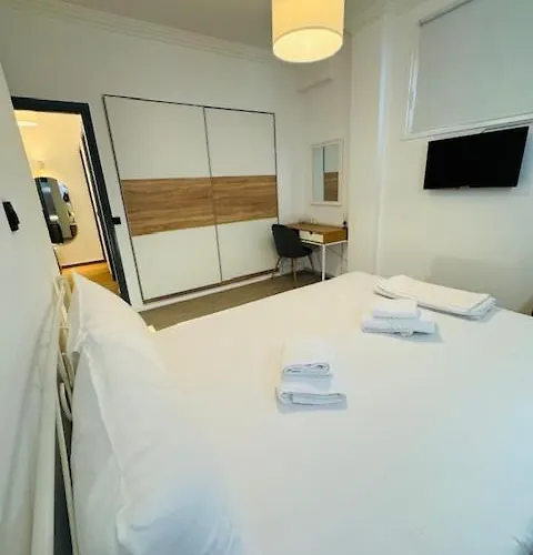 B&g In The Center Of Πάτρα